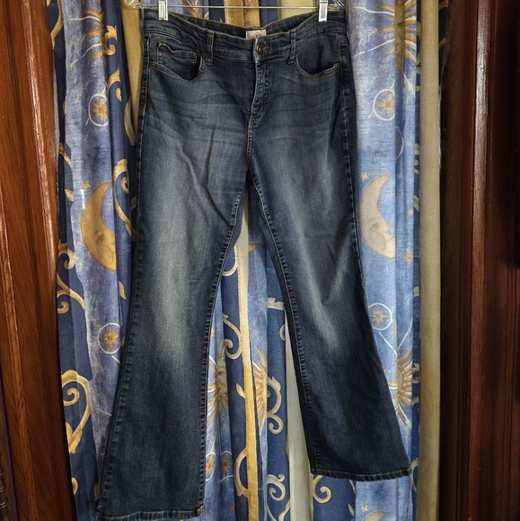 ST. Johns Bay BootCut Jean Size 12P - Picture 2 of 4
